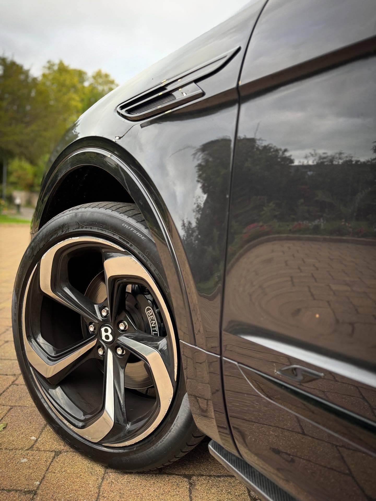 Bentley Bentayga V8 thumbnail 2
