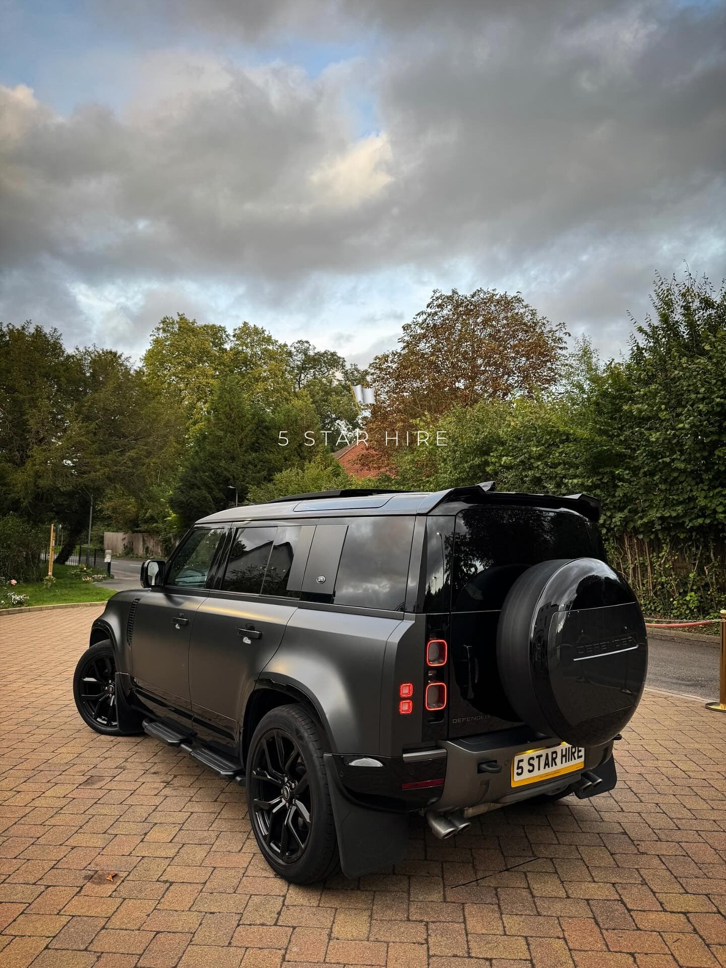 Land Rover Defender V8 thumbnail 5