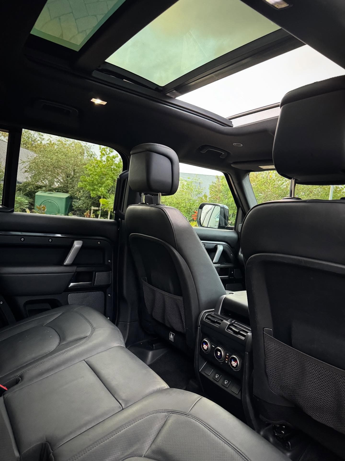 Land Rover Defender V8 thumbnail 7