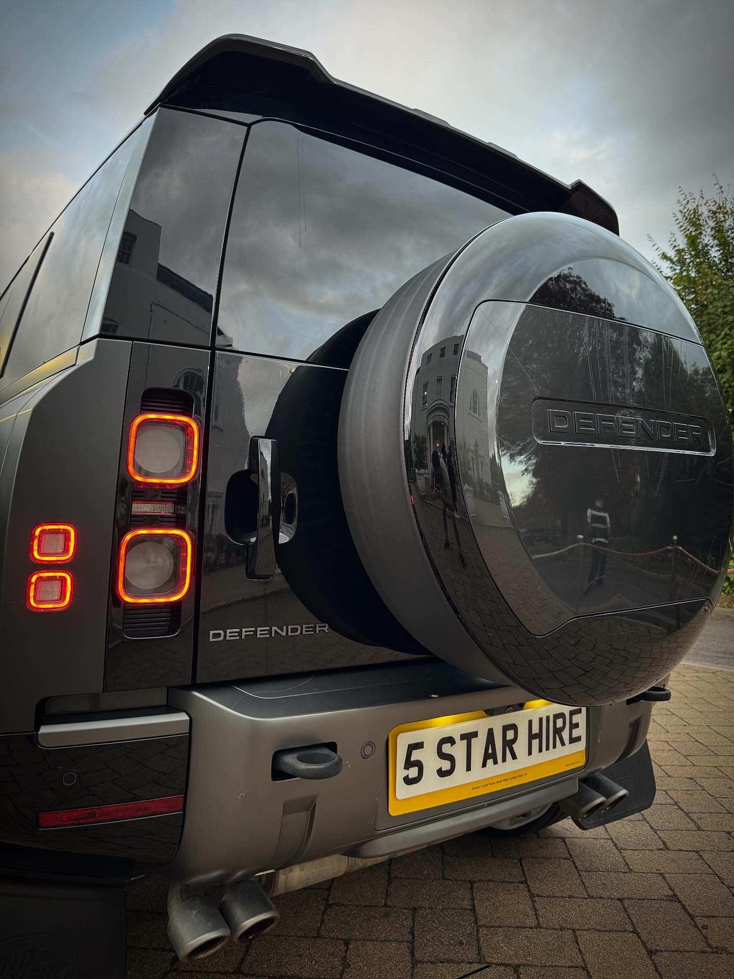 Land Rover Defender V8 thumbnail 3