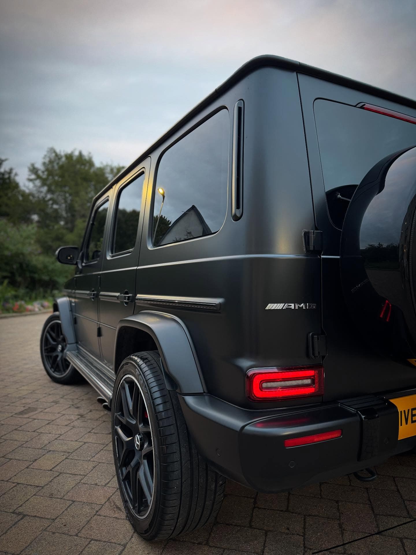 Mercedes-AMG G63 (Black) thumbnail 4