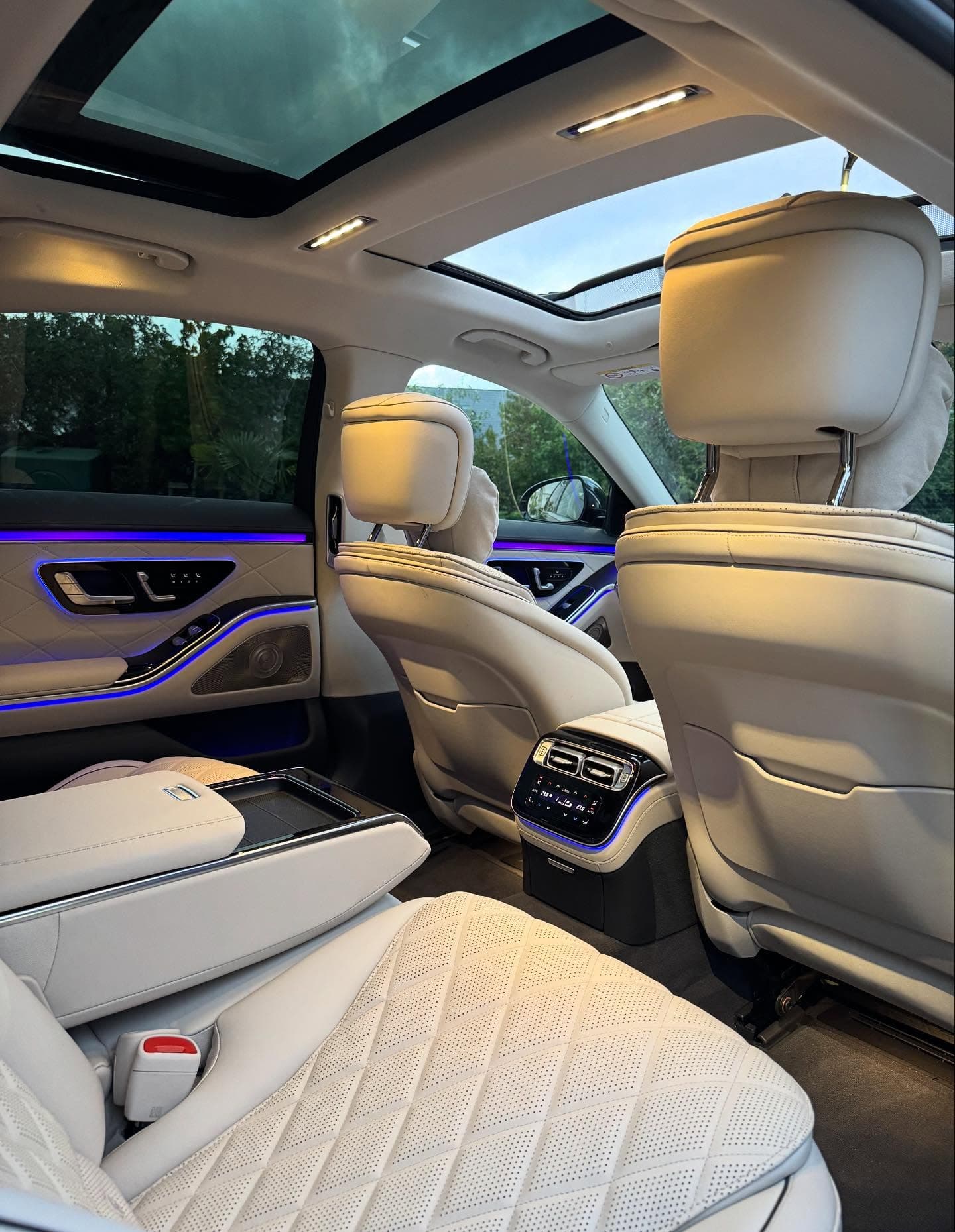 Mercedes-Benz S-Class thumbnail 4