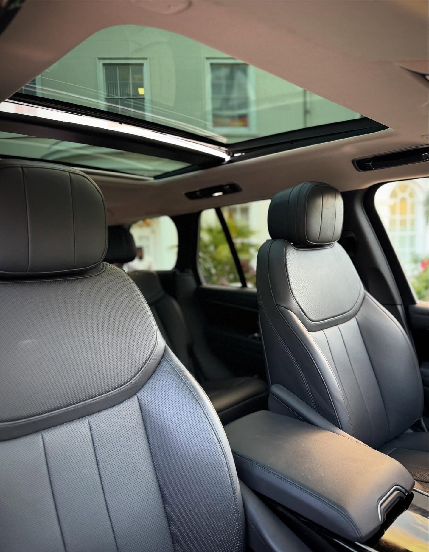 Range Rover Vogue thumbnail 5