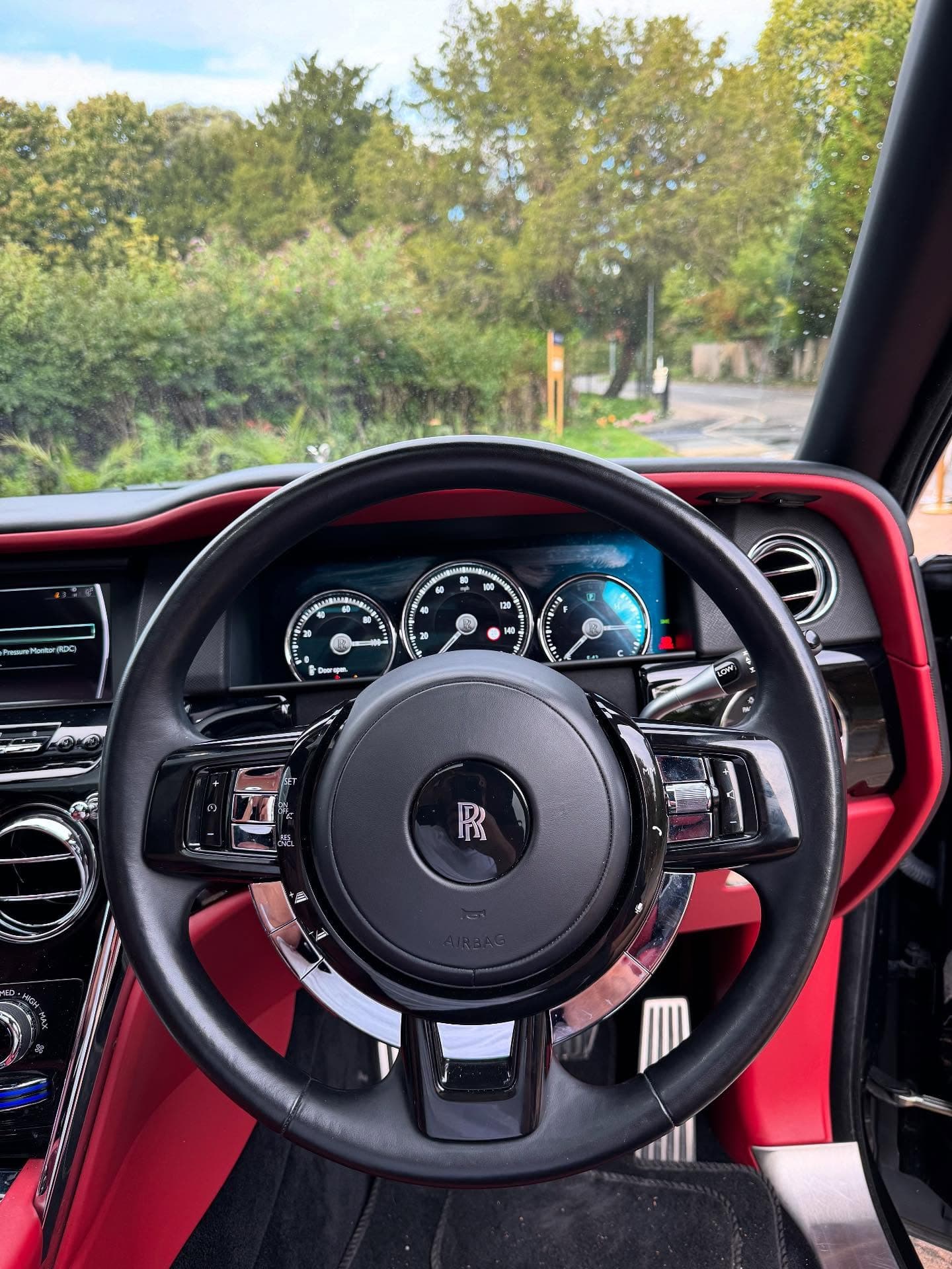Rolls-Royce Cullinan thumbnail 2