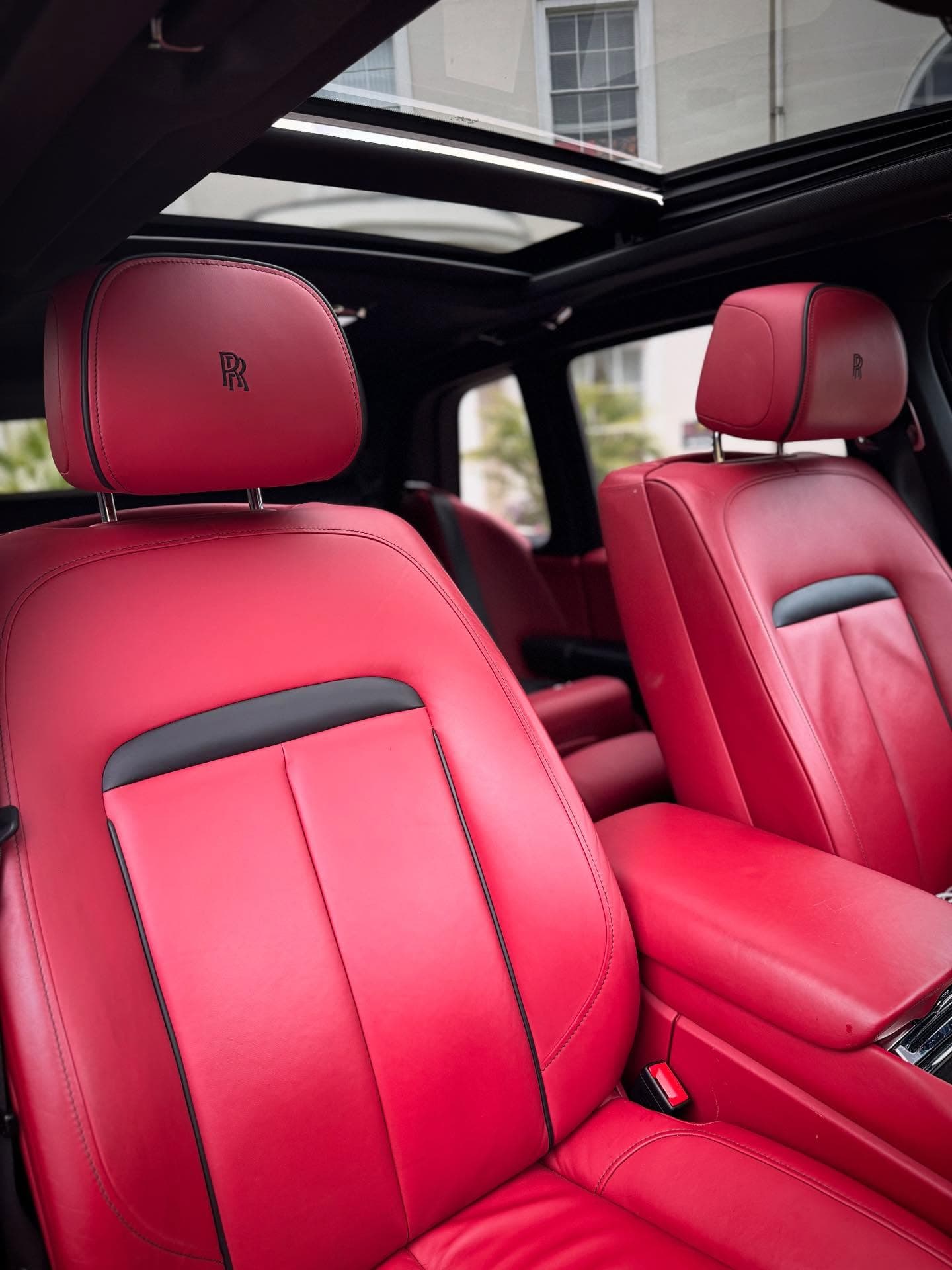 Rolls-Royce Cullinan thumbnail 3